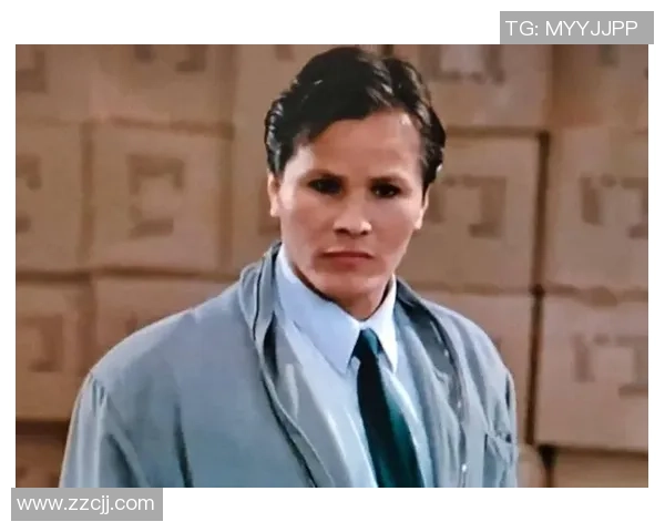 足球巨星逆袭之路从默默无闻到全球瞩目的蜕变传奇